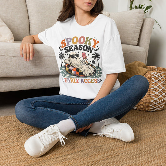 Spooky Season ghost holding popsicle T-Shirt | Halloween retro palm trees
